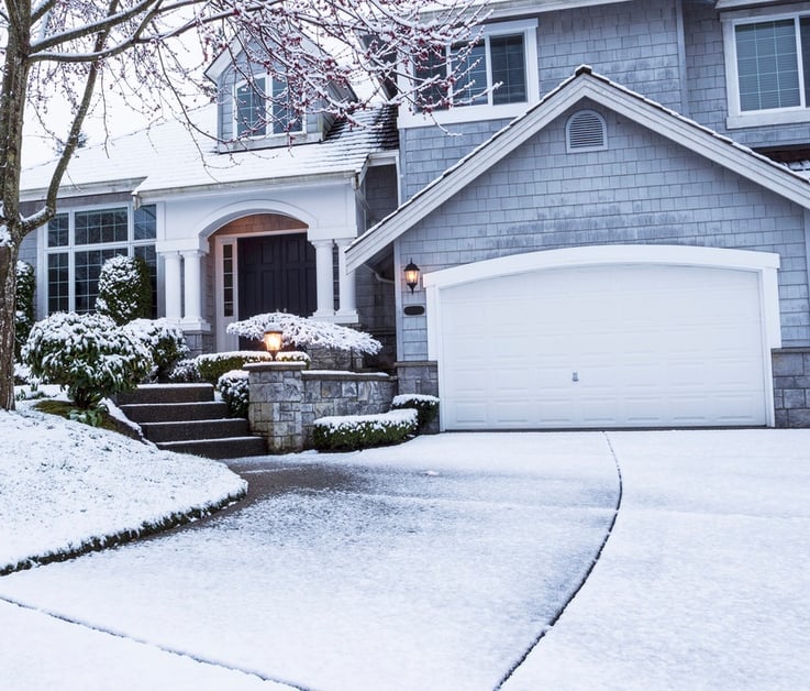 photodune-4387529-snow-on-driveway-leading-to-home-s.jpg